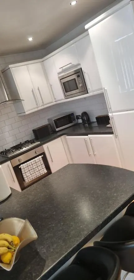 St Annes Professional Let - Blackpool Apartment Homestay